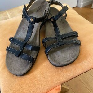 Taos Footwear Black Sandals with Adjustable Straps